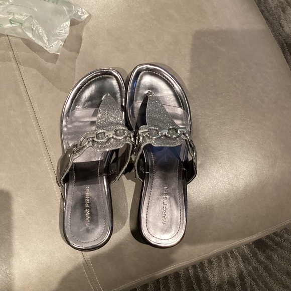 Marc Fisher Thong Sandals with Silver Glitter and Chain Detail Alynda EUC - Picture 8 of 8